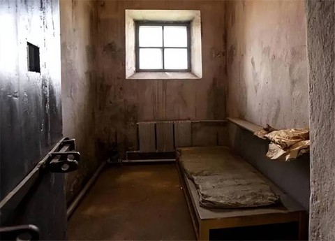 永恒纪元监狱怎么换层